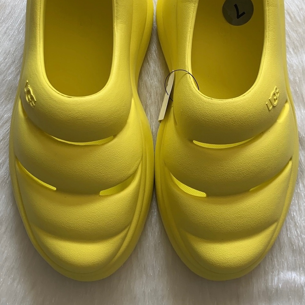 UGG Women's Neon Yellow Casual Statement Sporty Sport Yeah Chunky Clogs Slippers - Picture 4 of 8